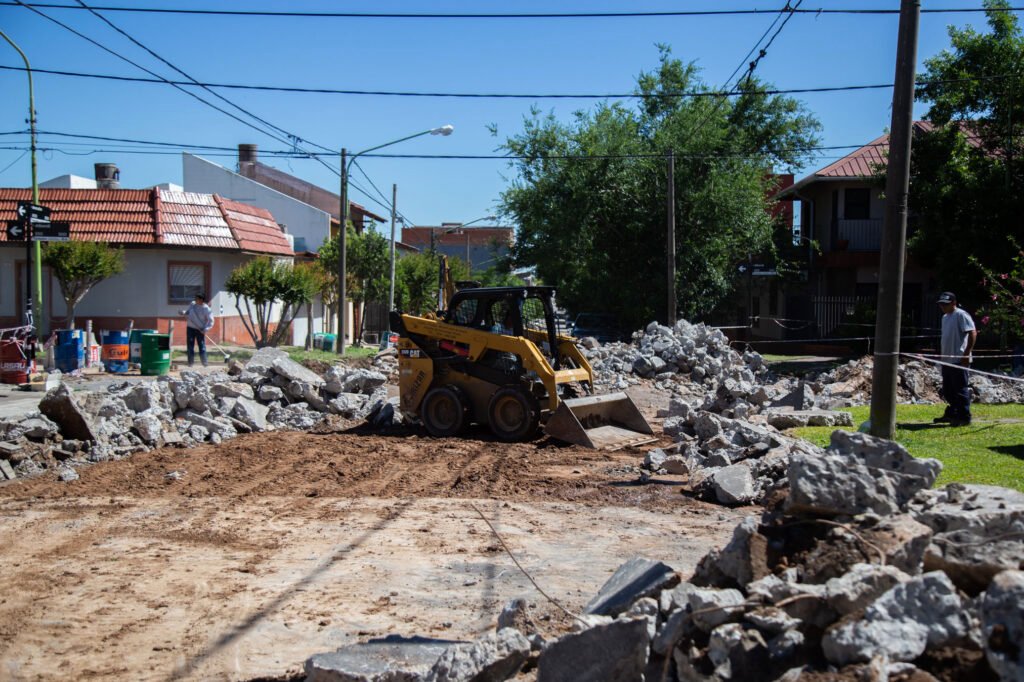 Abella supervisó nuevos trabajos de bacheo de hormigón en el casco