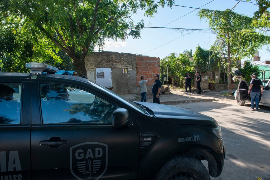 Destruyen un búnker de venta de droga en barrio Del Pino - El ...